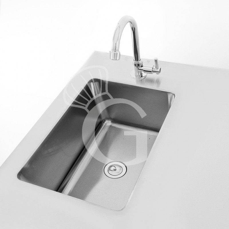 Kühltisch mit Spülbecken und Wasserhahn, 4-türig, Tiefe 700 mm, +2°C/+8°C, Motor auf der rechten Seiten, Energieklasse B