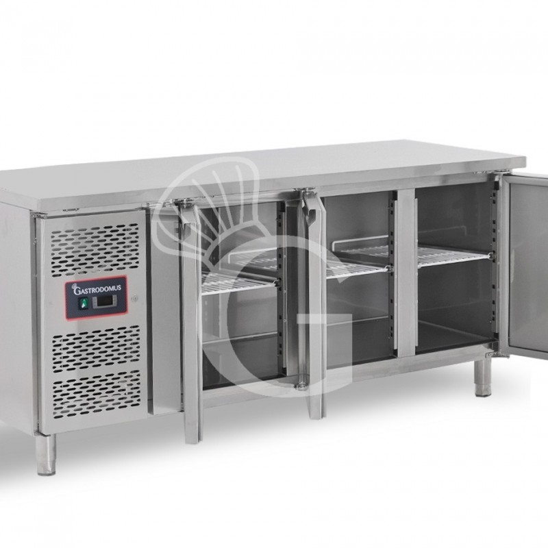 Kühltisch, 3-türig, T 700 mm, +2°C/+8°C, Motor links , Energieklasse B