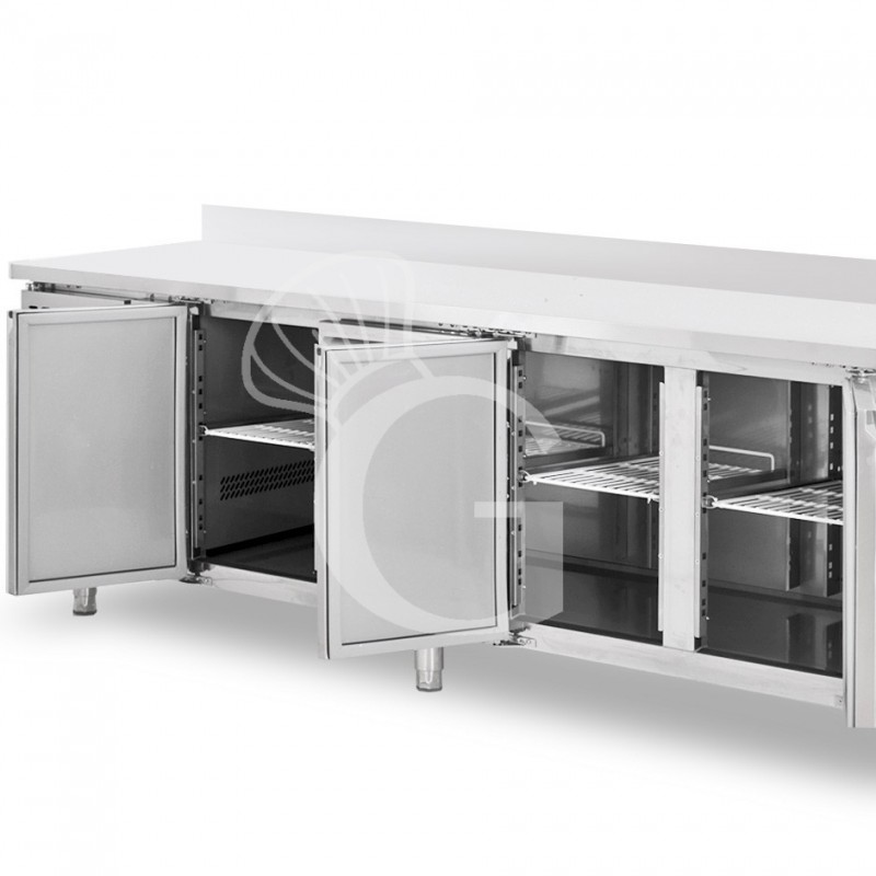 Kühltisch, 4-türig, Aufkantung, Tiefe 600 mm, +2°C/+8°C, Motor auf der linken Seiten