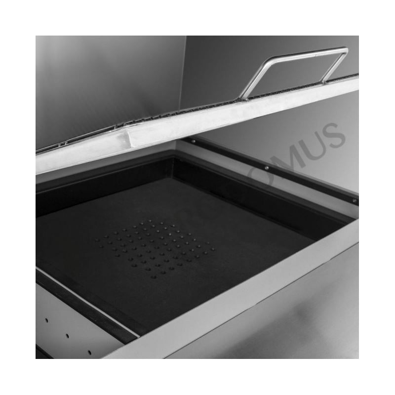 Modularer Doppel-Holzkohlegrill, B 1500 mm x T 670+300 mm x H 2400 mm.