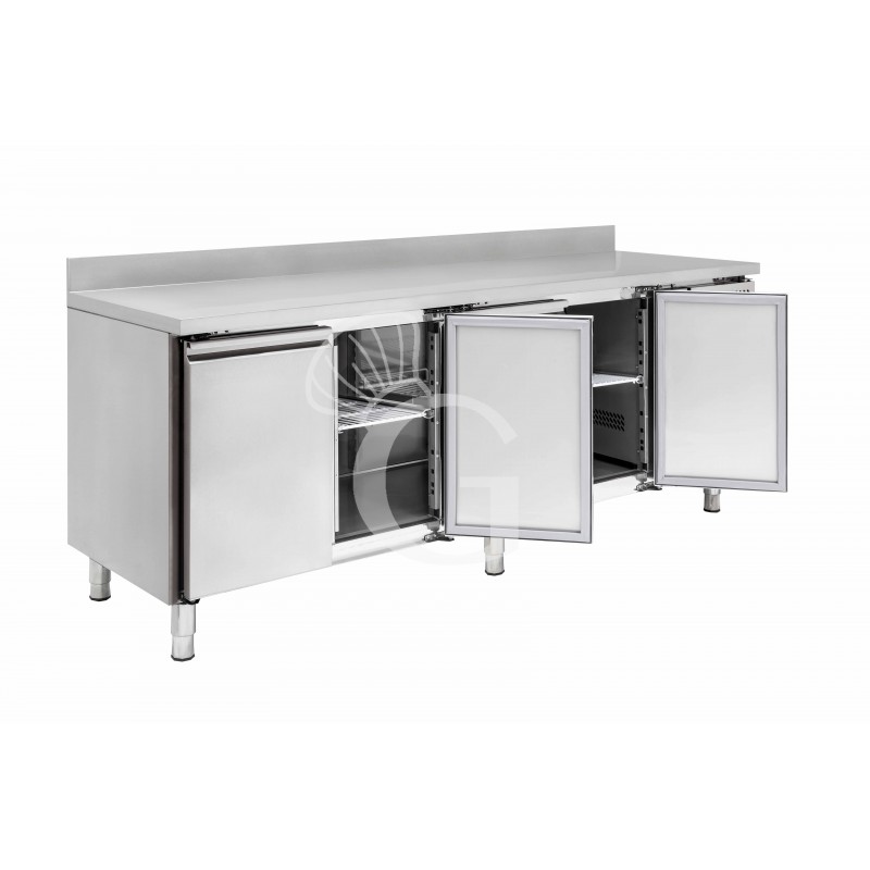 Kühltisch, 4-türig, Aufkantung, Tiefe 700 mm, -2°C/+8°C, Energieklasse E