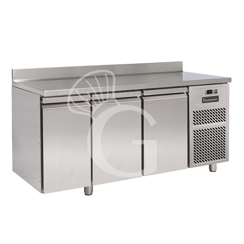 Kühltisch, 3-türig, Aufkantung, T 800 mm, 0°C/+10°C, Energieklasse A