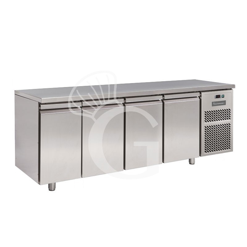 Kühltisch, 4-türig, T 700 mm, 0°C/+10°C, Energieklasse C