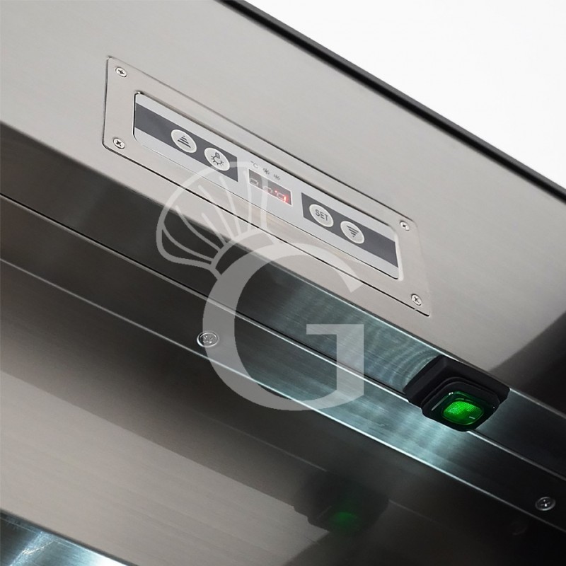 Weinkühlvitrine, 4-seitig verglast, Umluftkühlung, gewölbte Glastür mit Edelstahlumrandung, 9 Ablagen, 81 Flaschen, +5°C/+18°C