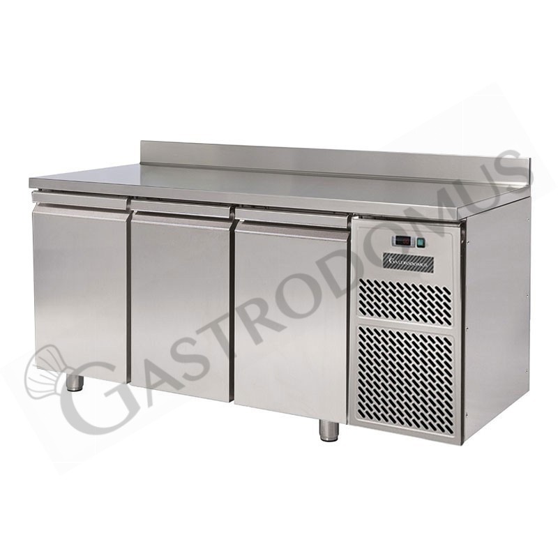 Tiefkühltisch, 3-türig, Aufkantung, T 600 mm, -18°C/-22°C , Energieklasse G