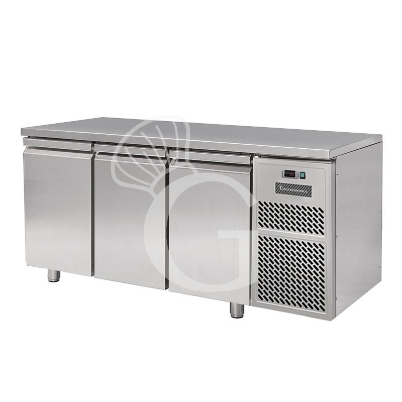 Kühltisch, 3-türig, T 700 mm, 0°C/+10°C, Energieklasse C Kühltisch, 3-türig, T 700 mm, 0°C/+10°C, Energieklasse C