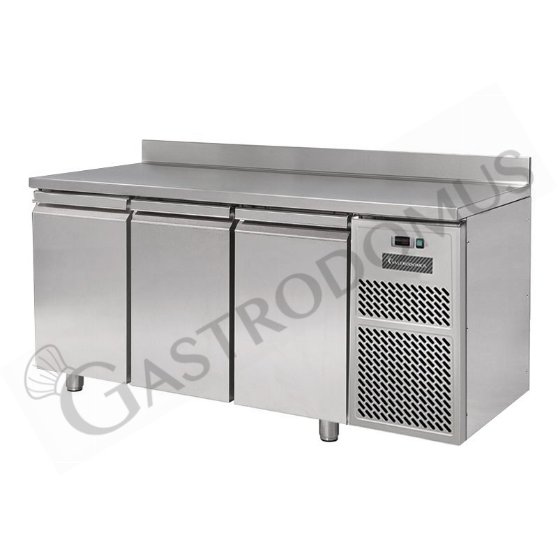 Tiefkühltisch, 3-türig, Aufkantung, T 700 mm, -18°C/-22°C , Energieklasse G