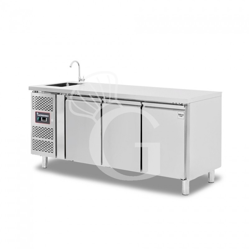 Kühltisch mit Spülbecken und Wasserhahn, 3-türig, Tiefe 700 mm, +2°C/+8°C, Motor auf der rechten Seiten, Energieklasse B
