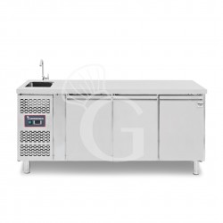 Kühltisch mit Spülbecken und Wasserhahn, 3-türig, Tiefe 700 mm, +2°C/+8°C, Motor auf der rechten Seiten, Energieklasse B