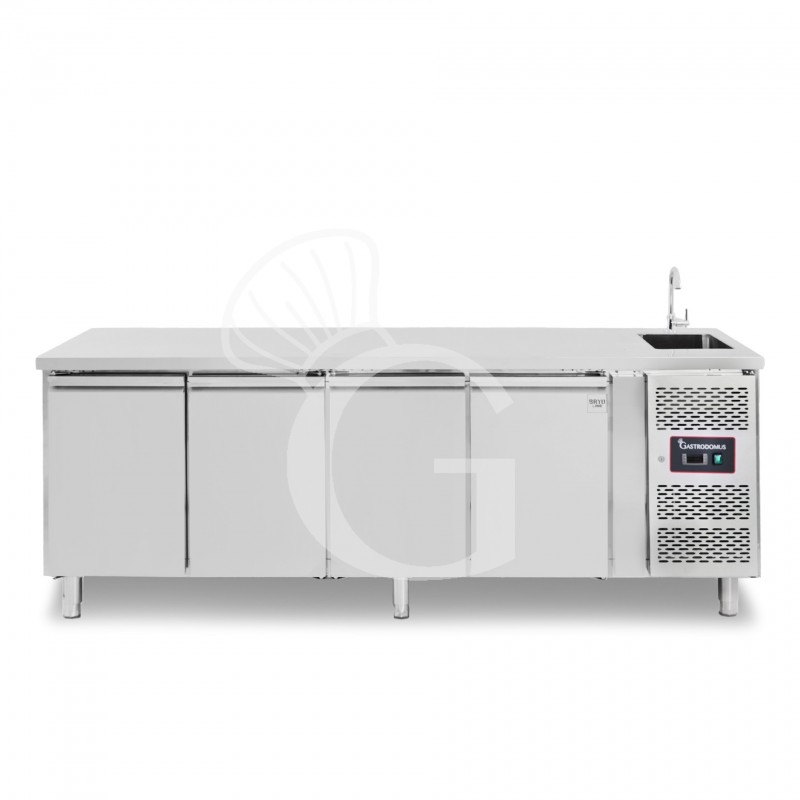 Kühltisch mit Spülbecken und Wasserhahn, 4-türig, Tiefe 700 mm, +2°C/+8°C, Motor auf der rechten Seiten, Energieklasse E