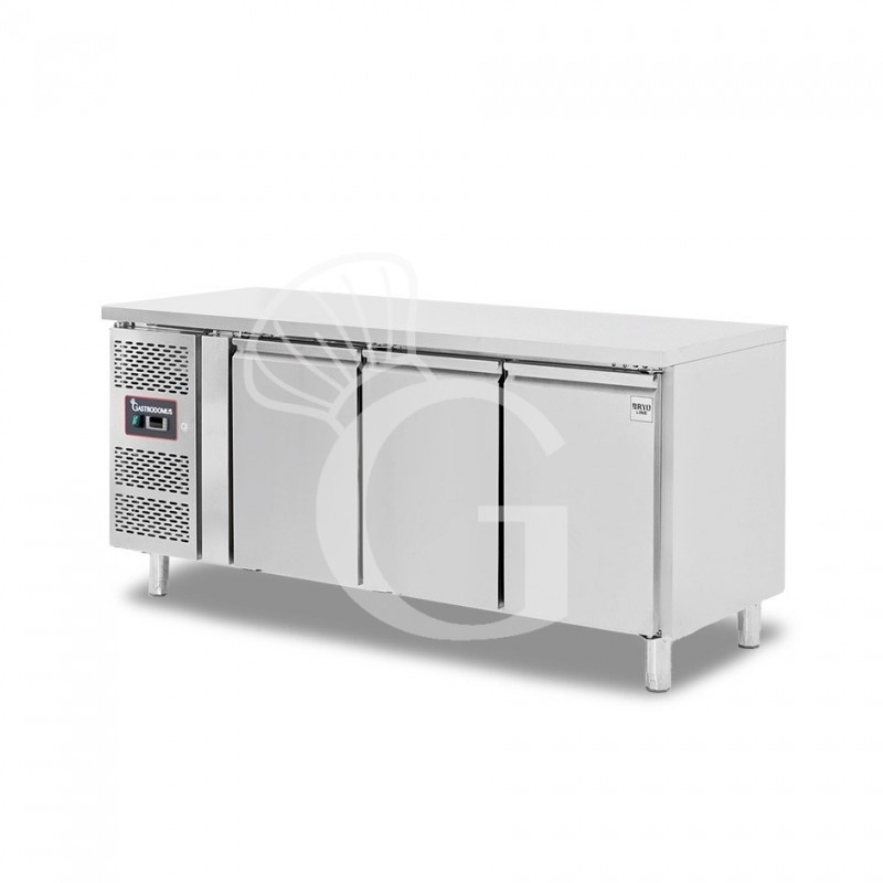 Kühltisch, 3-türig, T 700 mm, +2°C/+8°C, Motor links , Energieklasse B