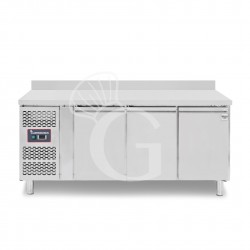Kühltisch, 3-türig, Aufkantung, T 700 mm, +2°C/+8°C, Motor links, Energieklasse B